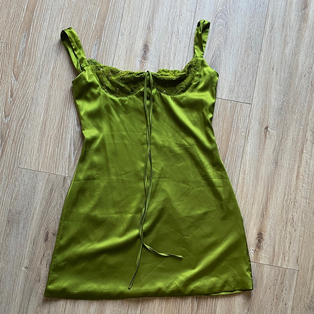 Elegant Green Sleeveless Dress